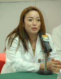 香港大學李嘉誠醫學院外科學系臨床副教授鄺靄慧醫生指出香港大學為全港首項結合整形外科醫生、乳腺外科醫生、物理治療師及專科護士的淋巴水腫綜合日間服務提供支援。